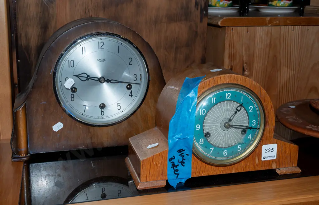 2x wood cased mantle clock - 1 has broken hinge Image 1++