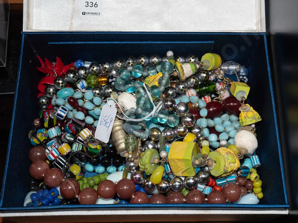box of costume jewellery Image 1++