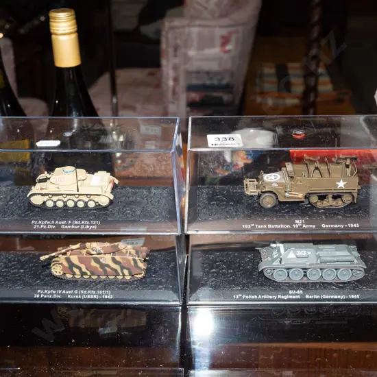 4x model tanks in plastic cases