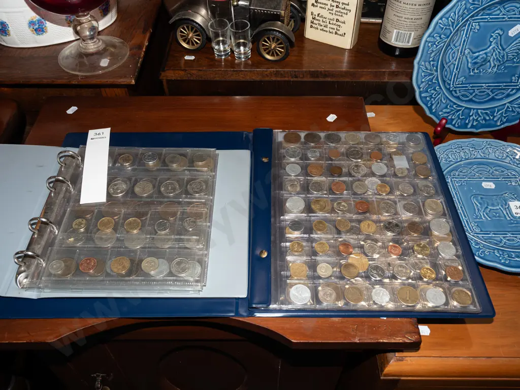 2x coin sets Image 1++