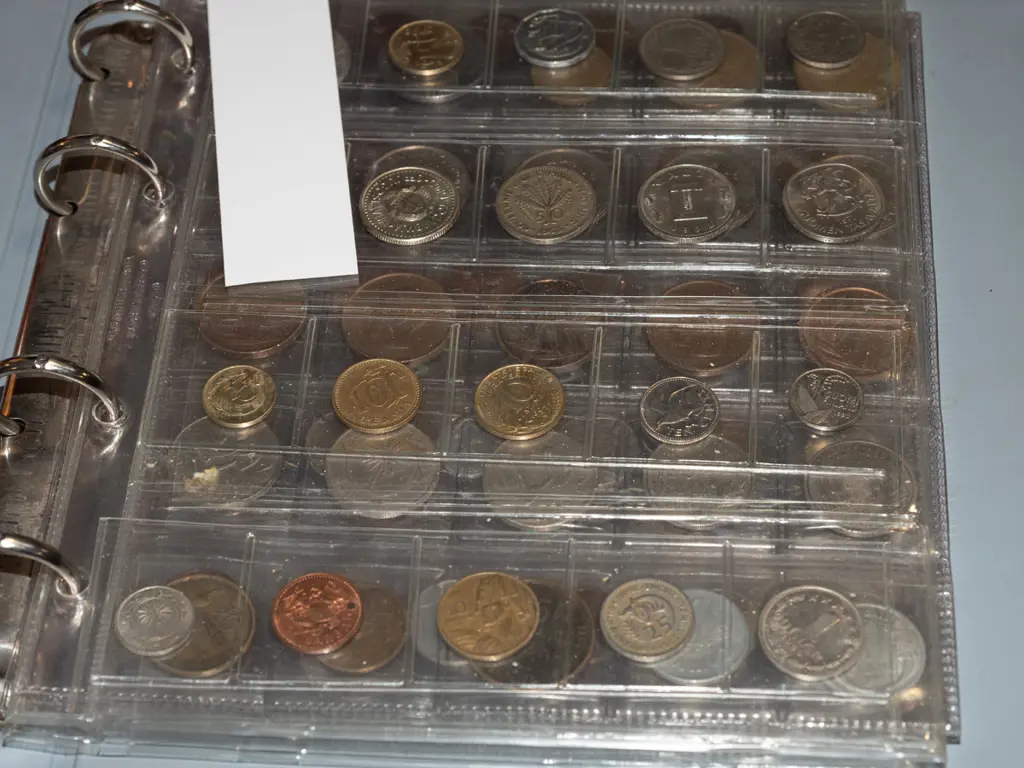 2x coin sets Image 1++