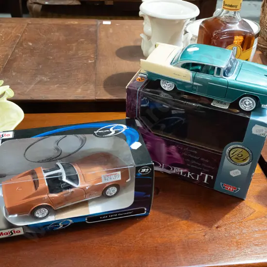 2x boxed diecast model vehicles 