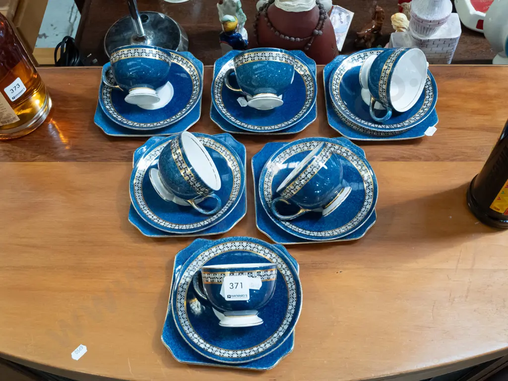 6x blue and gilt trios Image 1++