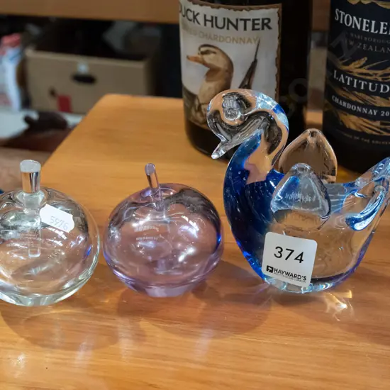 2x art  glass apple paperweights, swan figurine H110