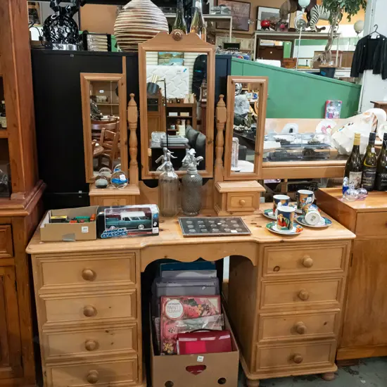 cedar colonial style 10-drawer mirror back dresser H1600 W1380 D500