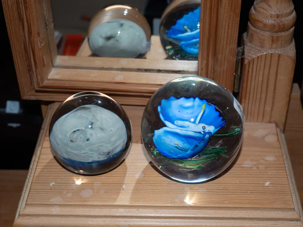 2xart lass paperweights Image 1++
