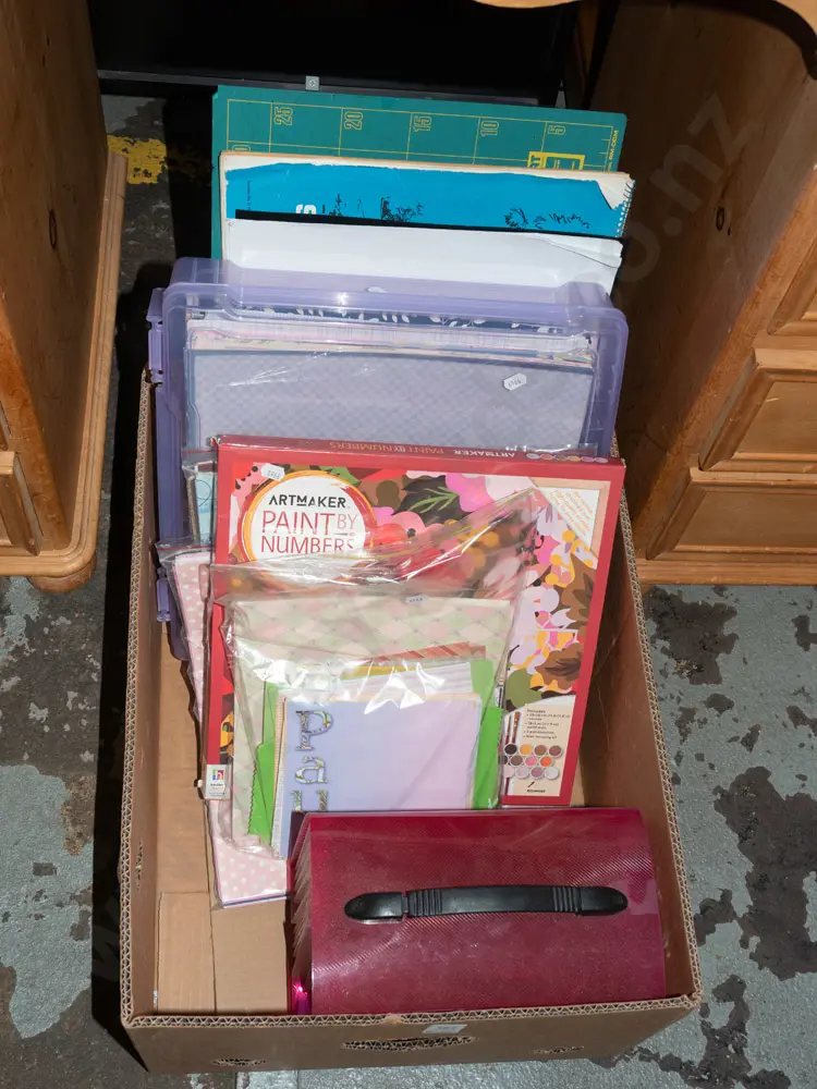 box; artist's supplies, various coloured papers, cards etc Image 1++