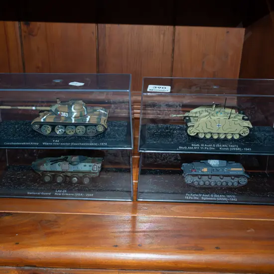 4x model tanks in plastic cases