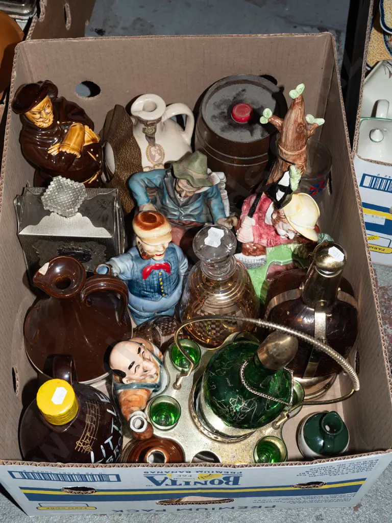 box;novelty decanter, decanter sets, jugs etc Image 1++