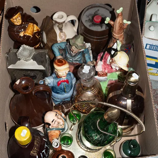 box;novelty decanter, decanter sets, jugs etc