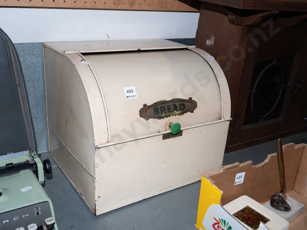 vintage breadbin W345 Image 1++