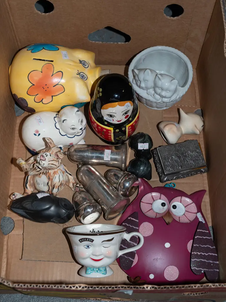 box; Russian  dolls, owl wall art, piggy bank etc Image 1++
