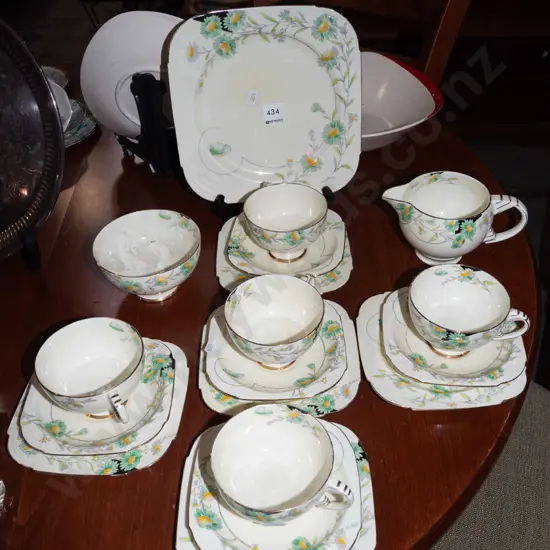 Royal Paragon 18 piece tea set - sugar has crack