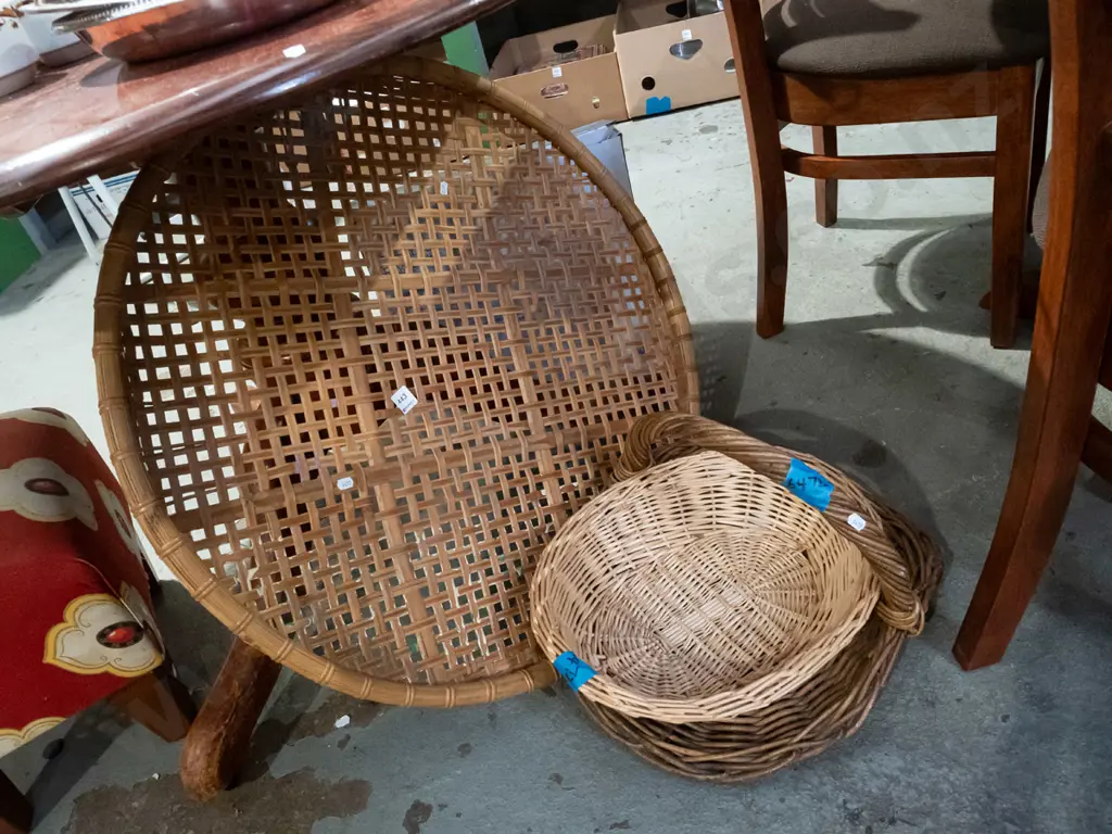 2x cane baskets, large cane tray Diam740 Image 1++