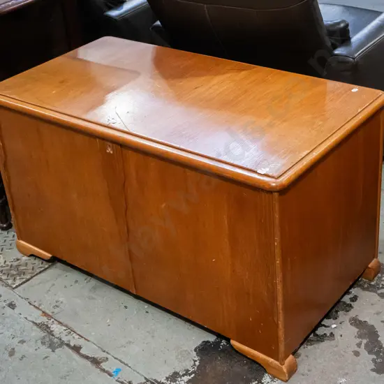 deco wooden blanket box