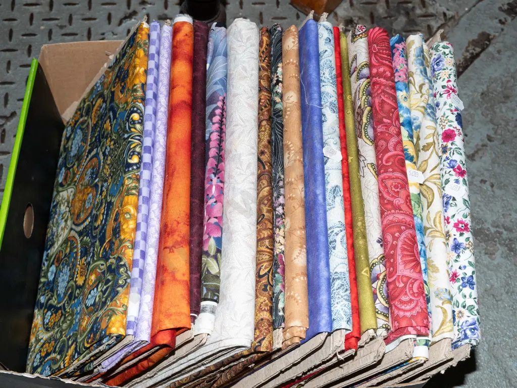 box of fabric pieces Image 1++
