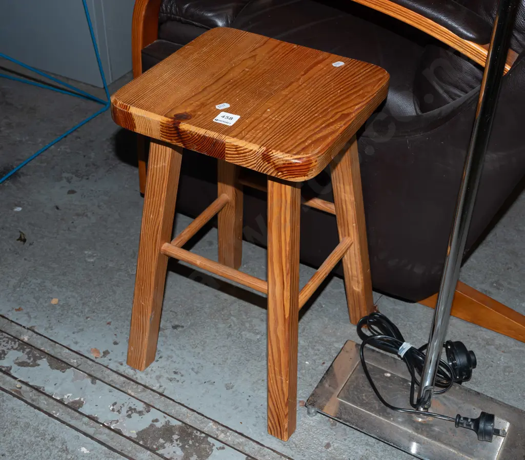 cedar stool H460 Image 1++