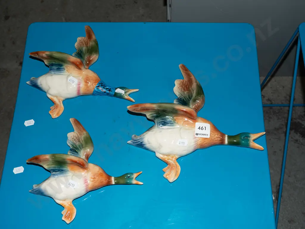 3x ceramic flying ducks - 1 has broken neck, others repairs Image 1++