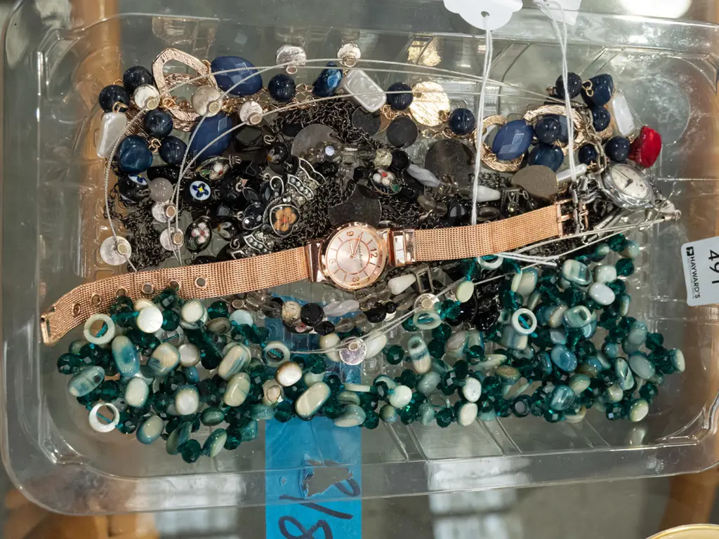 tray of costume jewellery Image 1++