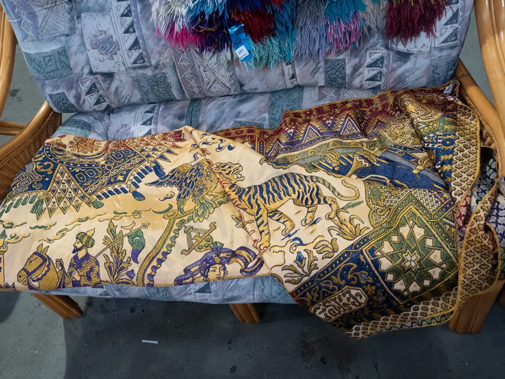 Persian throw L2400 W1700 Image 1++