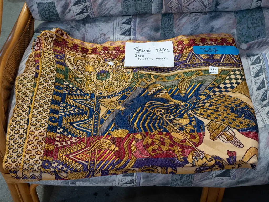 Persian throw L2400 W1700 Image 1++