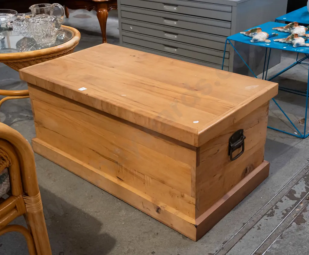rimu blanket box H410 W940 D500 Image 1++