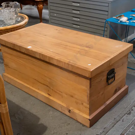 rimu blanket box H410 W940 D500