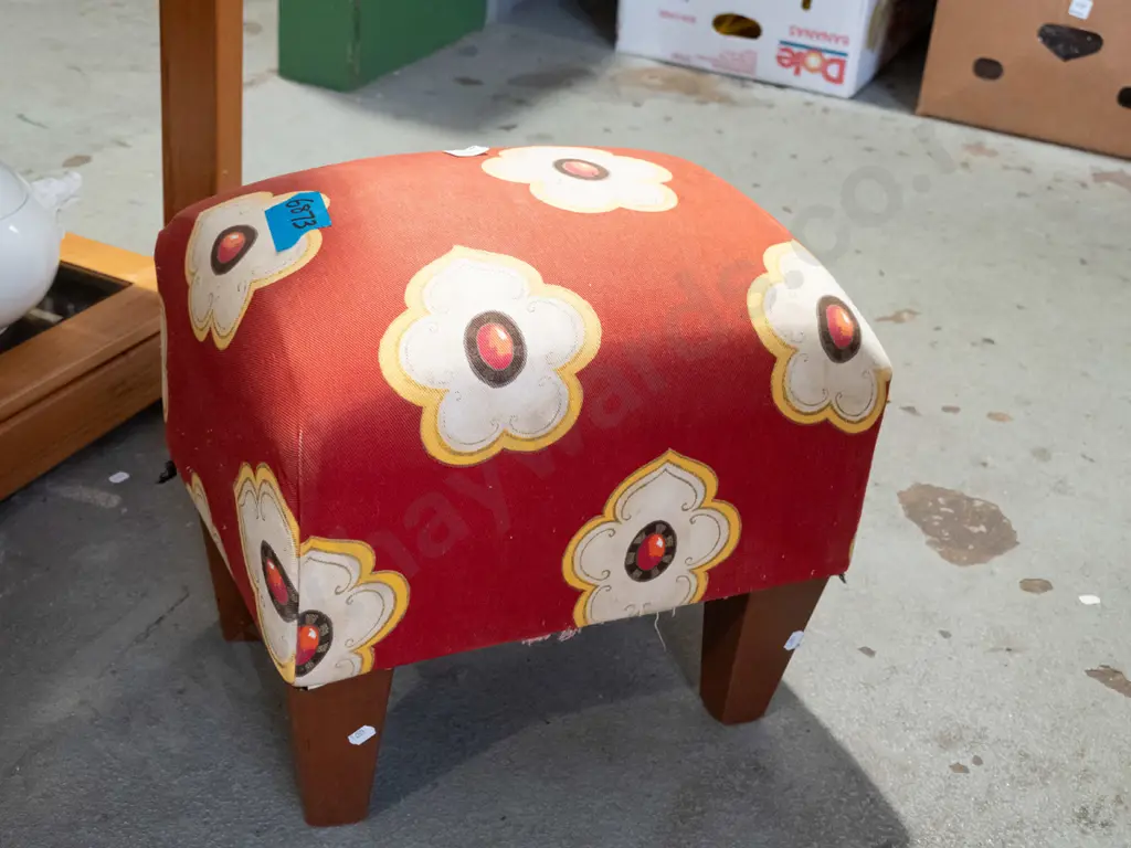 footstool - wear and stains Image 1++