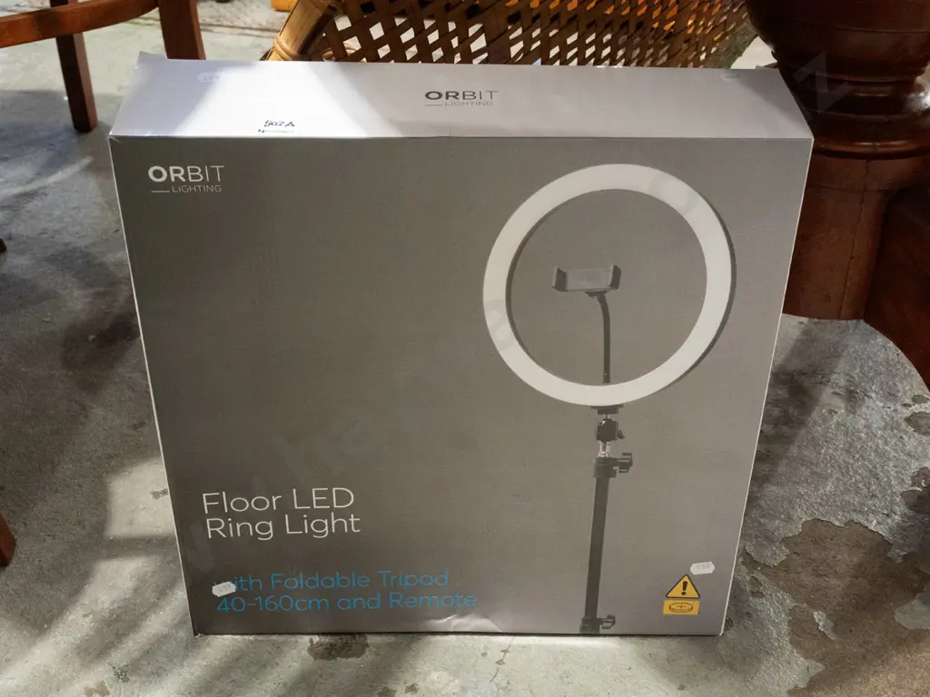 boxed Orbit floor LED ring light Image 1++