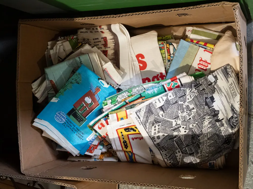box; linen tea towels Image 1++