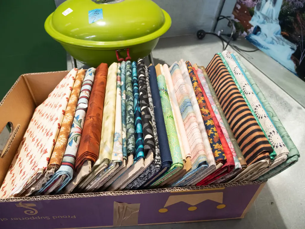 box of fabric pieces Image 1++