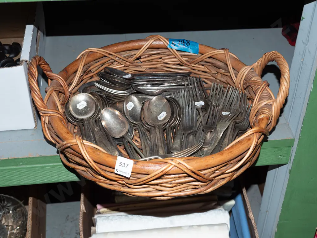 cane circular tray and cutlery Image 1++
