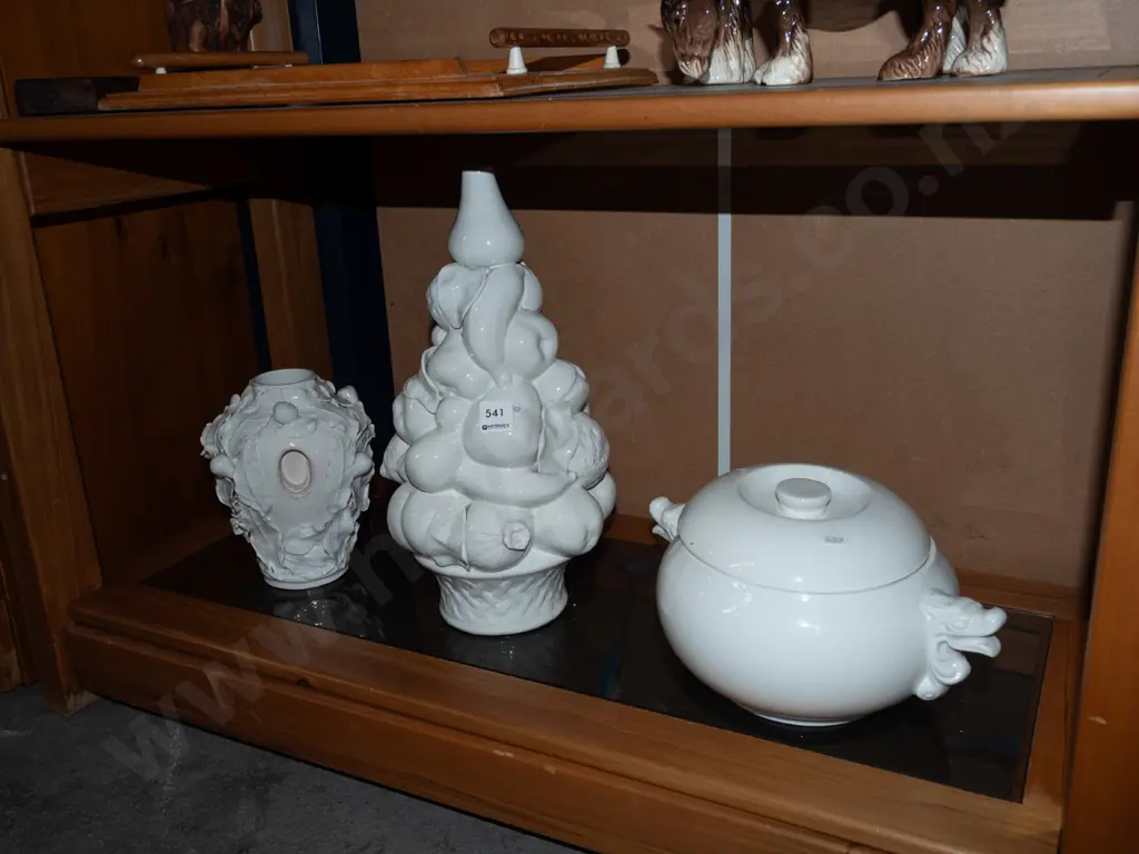 box; large lidded soup tureen, Italian white table lamp base, vase  Image 1++