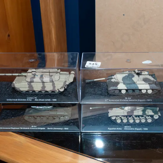 4x model tanks in plastic cases