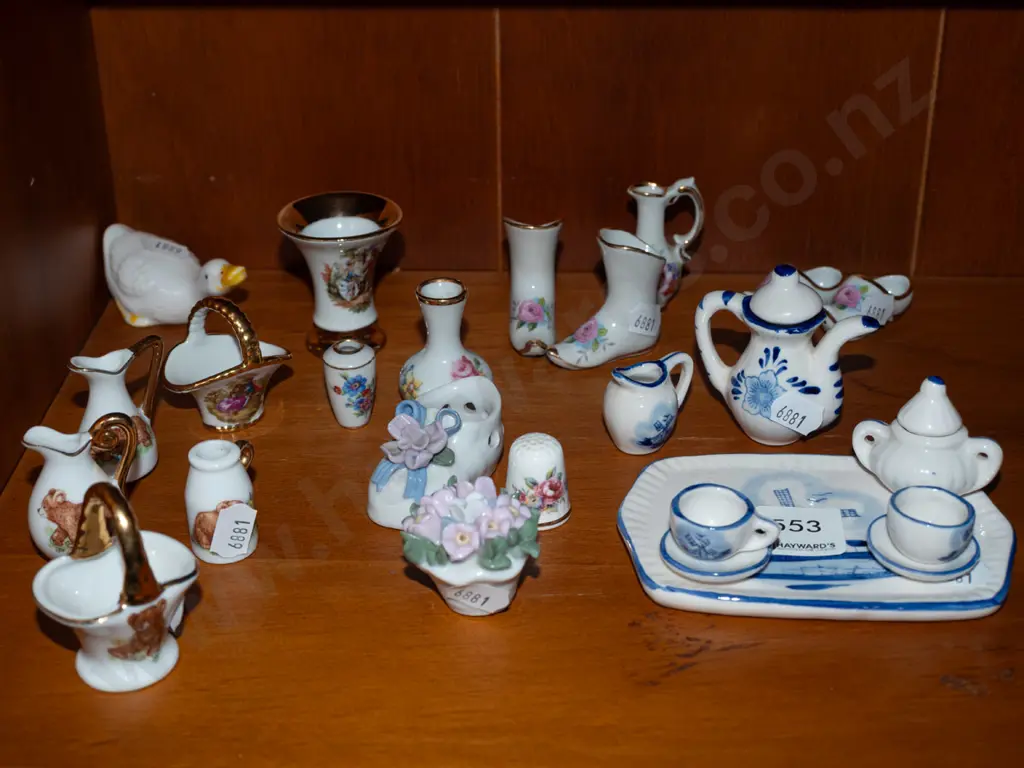 various miniatures; jugs, shoes etc Image 1++