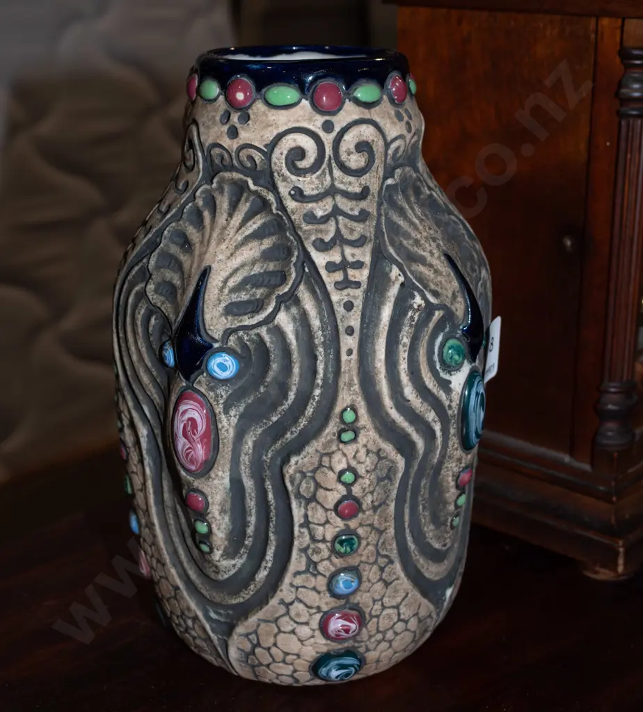 Amphora vase - crack to base H245 Image 1++
