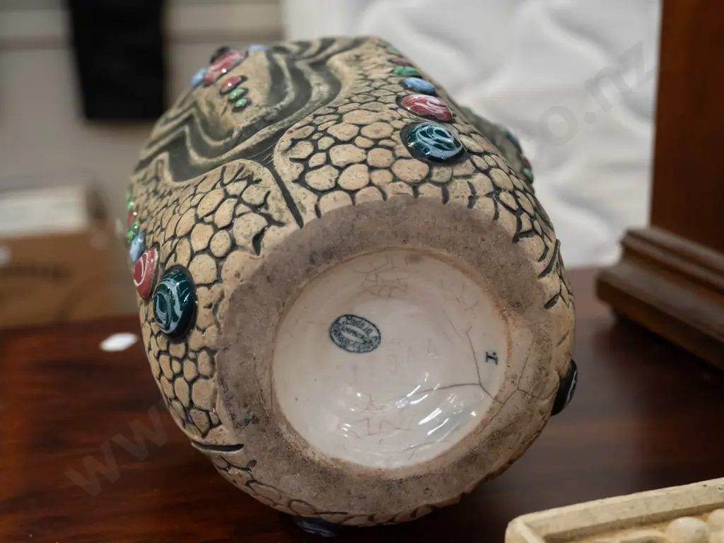 Amphora vase - crack to base H245 Image 1++