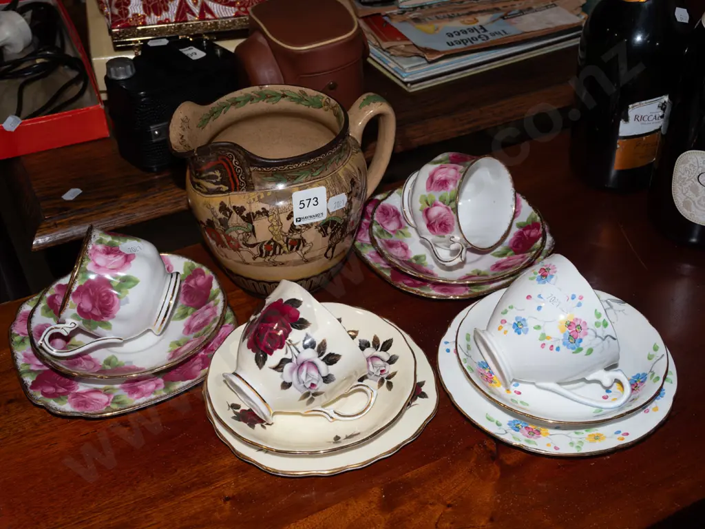 4x trios, Royal Doulton jug - has repair to spout Image 1++