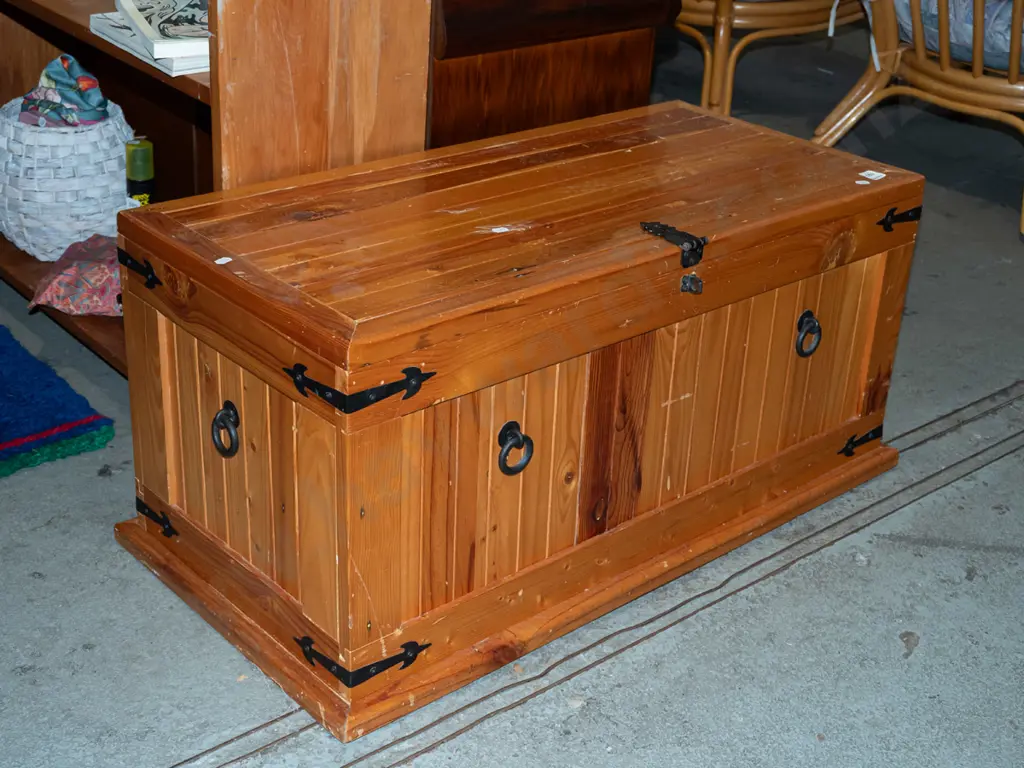 small pine blanket box with metal bracings  Image 1++