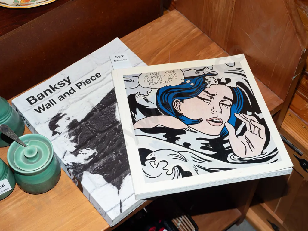 2x art books Image 1++