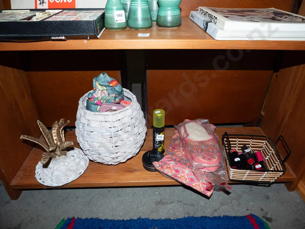 basket; slippers, lipsticks etc Image 1++