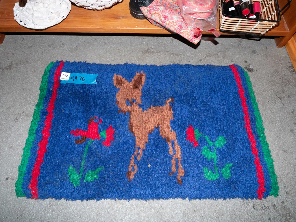 small hand tufted floor mat L630 W380 Image 1++
