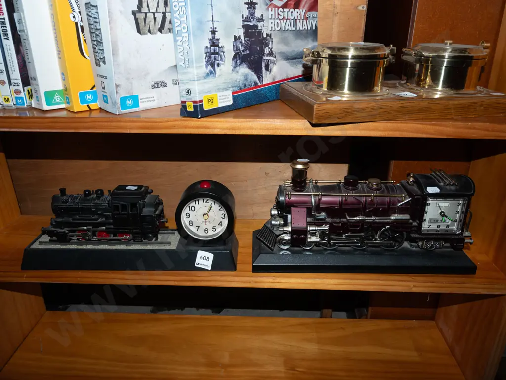 2x plastic train themed mantle clocks L350 Image 1++