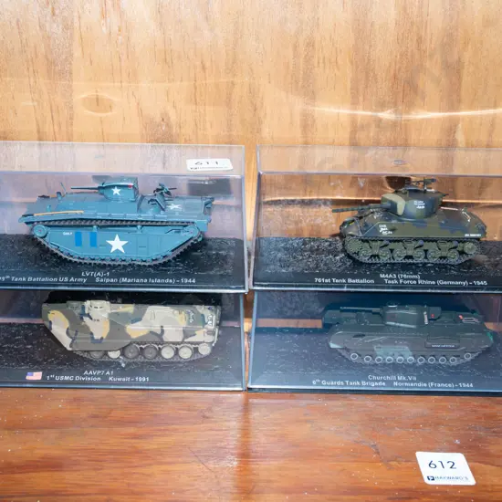 4x model tanks in plastic cases