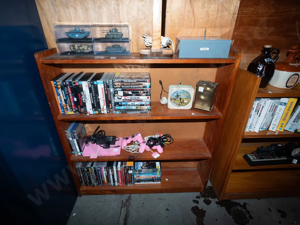 solid  pine bookcase H1000 W910 D180 Image 1++