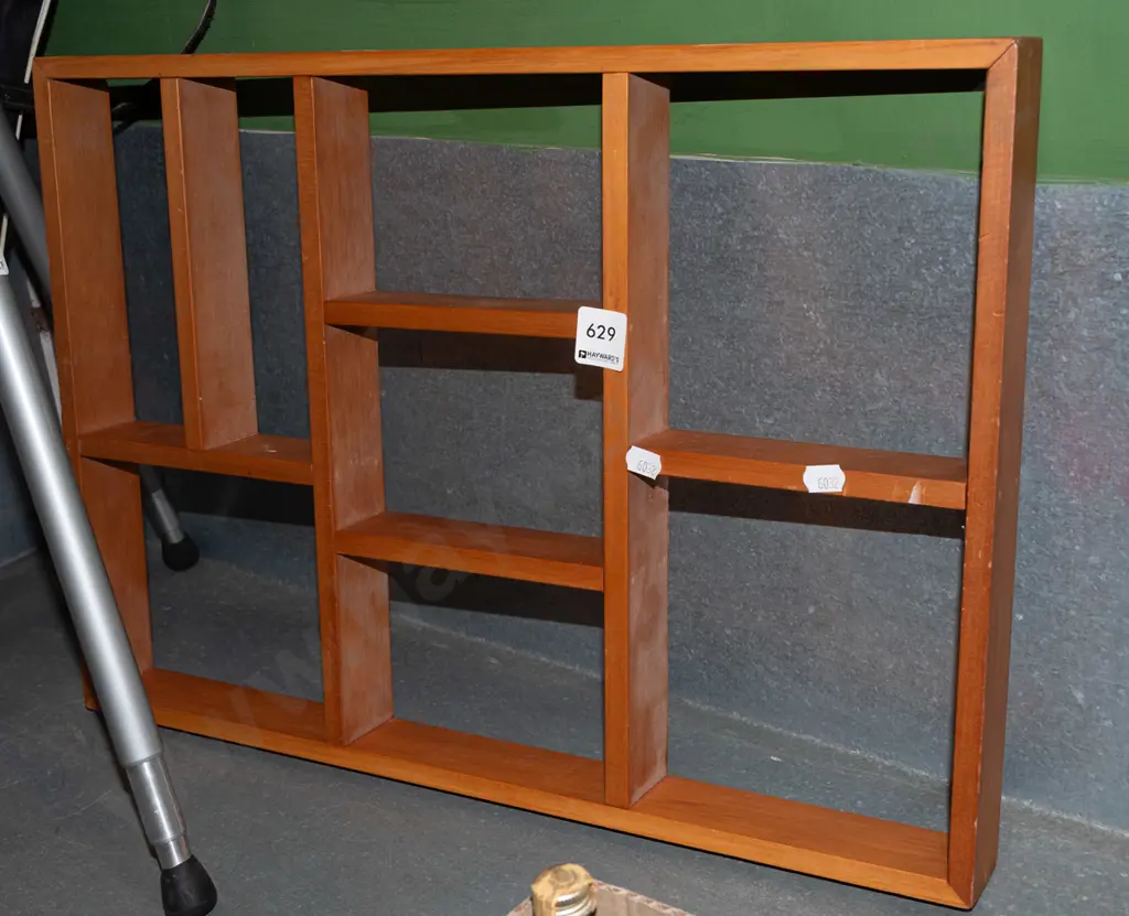 rimu wall mounted display shelves H360 W490  Image 1++