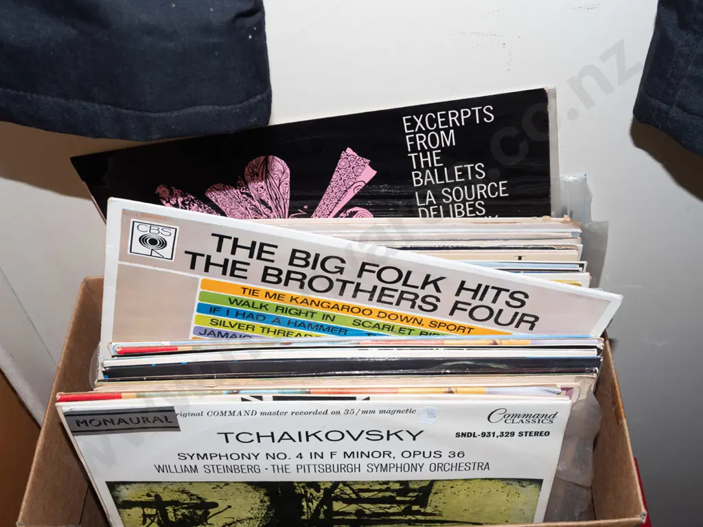 box of LPs - mostly classical Image 1++
