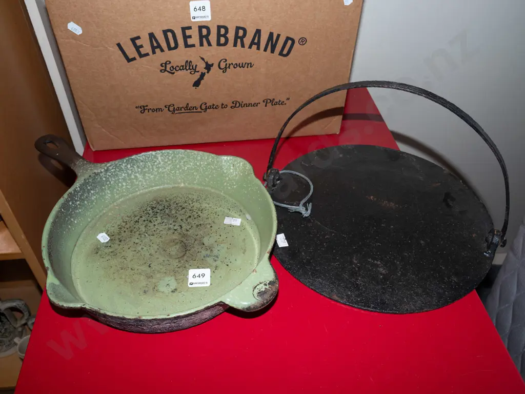 cast iron enamel frying pan and skillet Image 1++