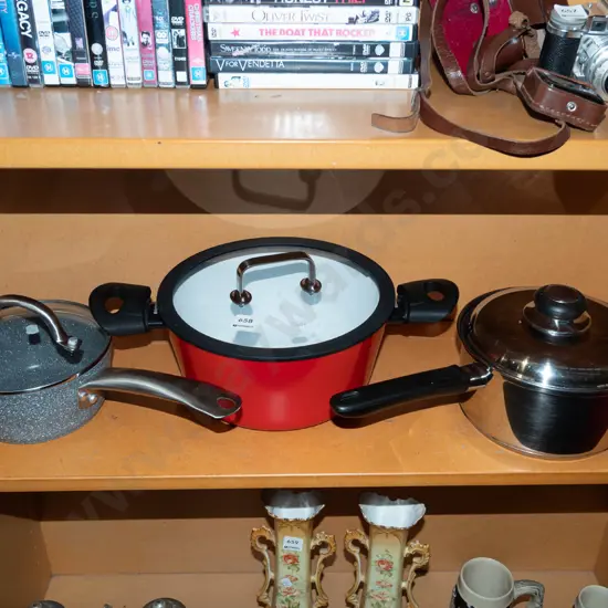 3x lidded pots