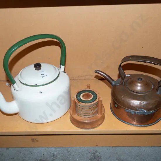 2x kettles, coasters etc